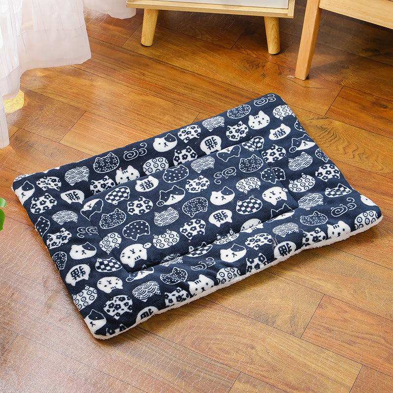 Beige bear print flannel bed pad for cats