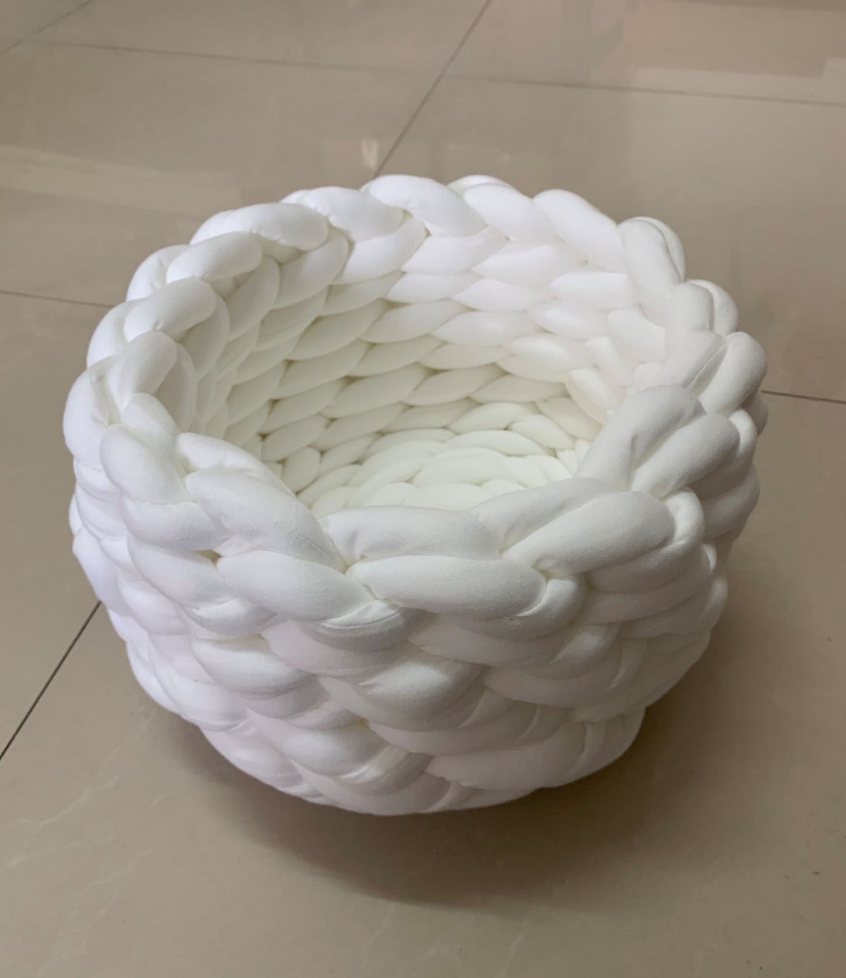 Soft velvet hand-woven round knot pet bed, detail photo 36