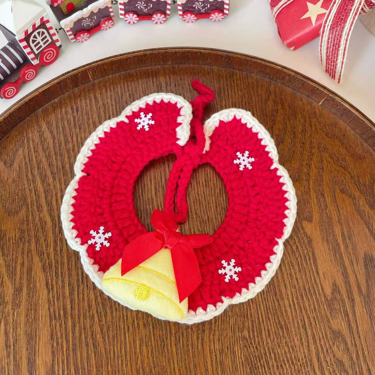 Hand-crocheted Christmas collar for cats with snowflake design, product image 6