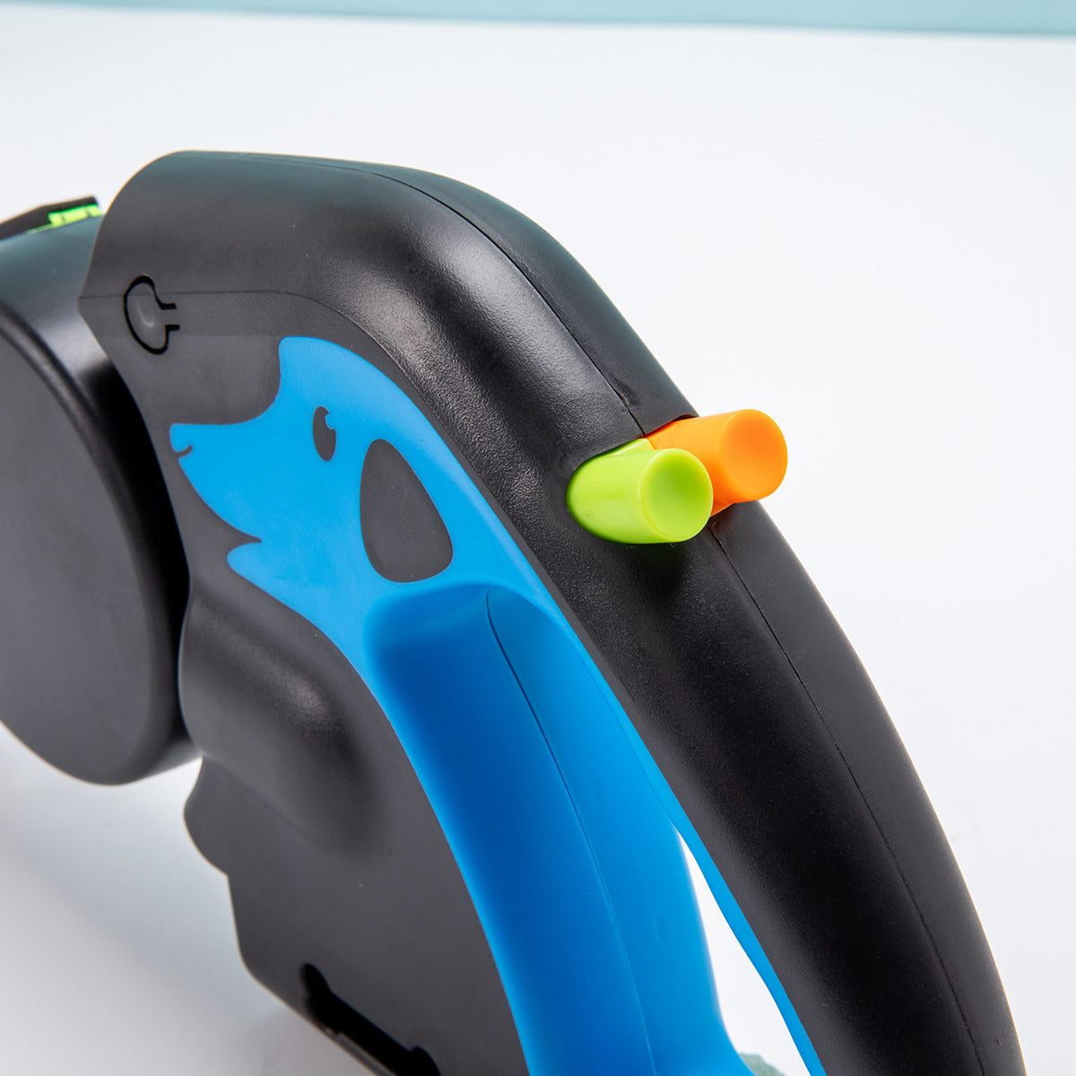 USB rechargeable retractable dog lead with LED torch, product image 4