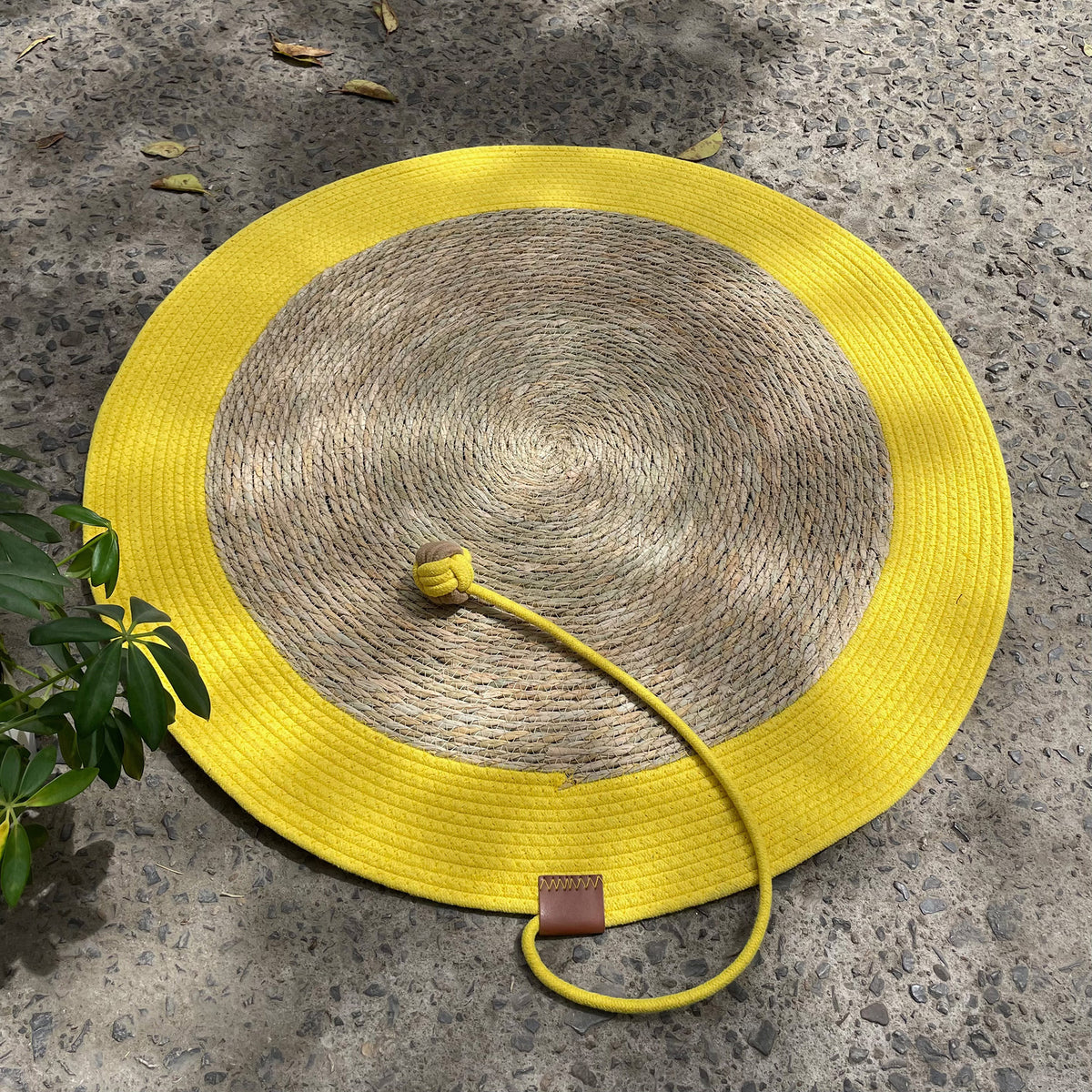 Round woven cattail grass cat scratch mat in Lemon Yellow, size 40cm Diameter