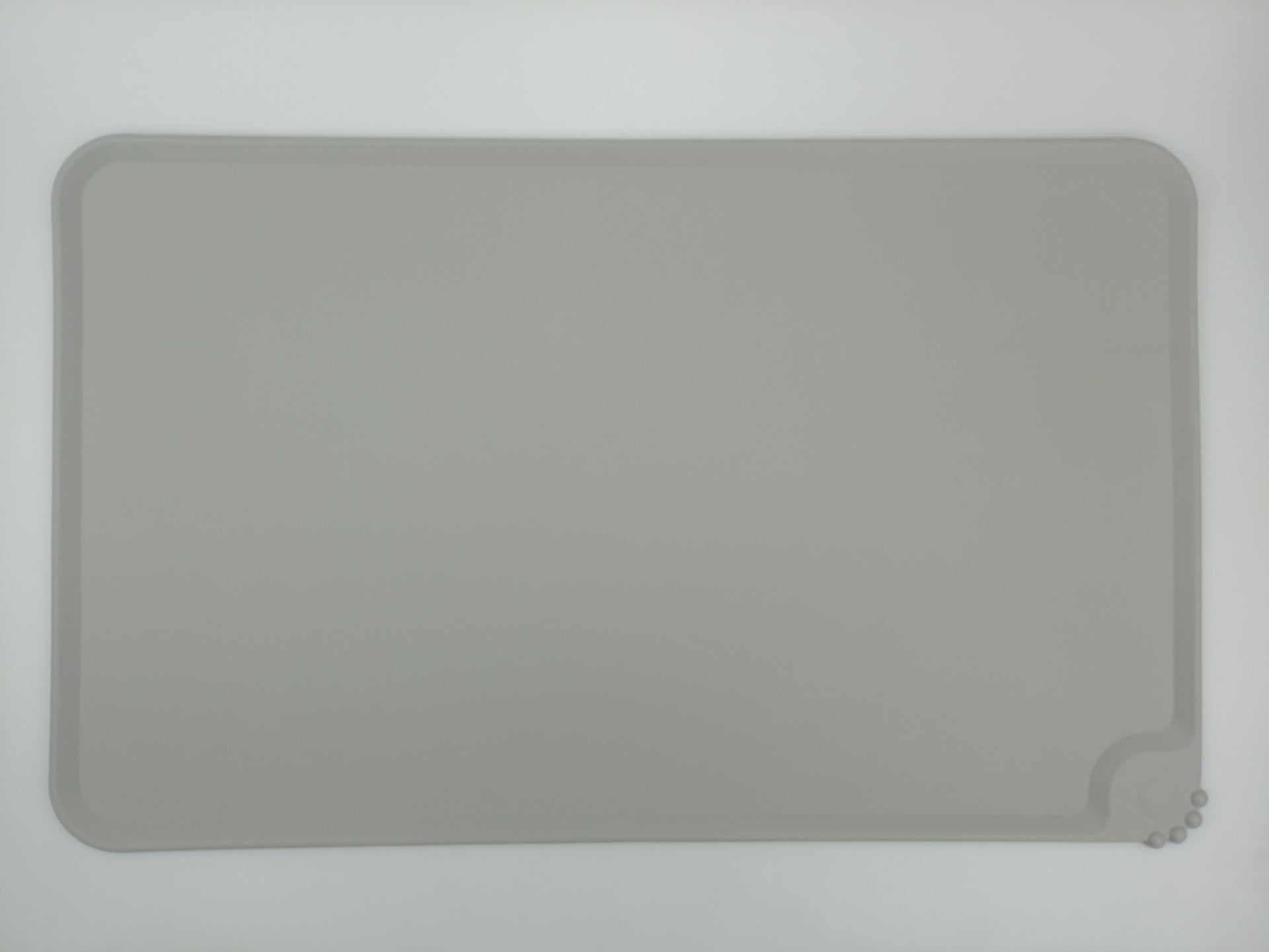 Silicone pet feeding mat with raised edges in grey