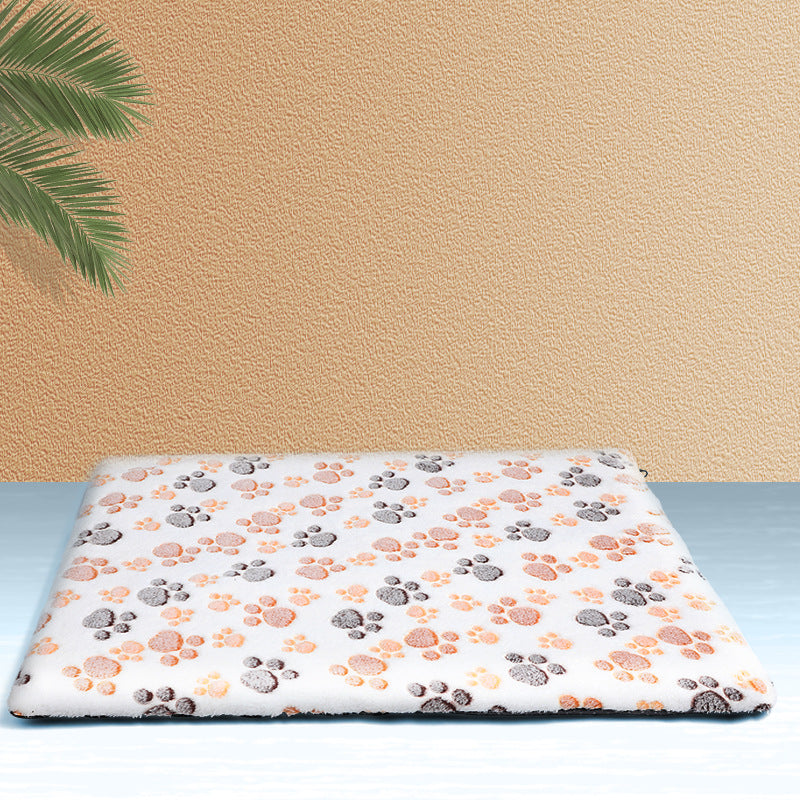 Self-warming pet mat with anti-slip base in White, size Medium